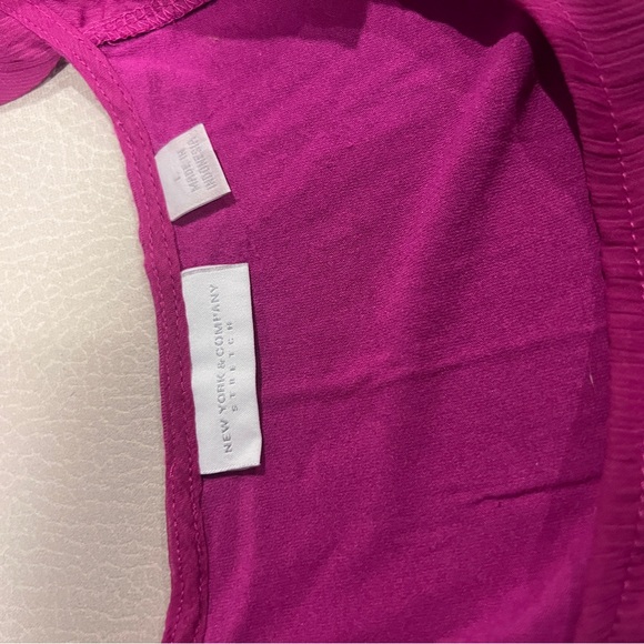 New York & Company Fuchsia Ruffle Sleeve Top Size Large - Picture 4 of 4